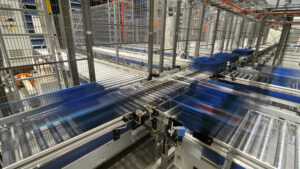 conveyor system suitable for safety light curtains